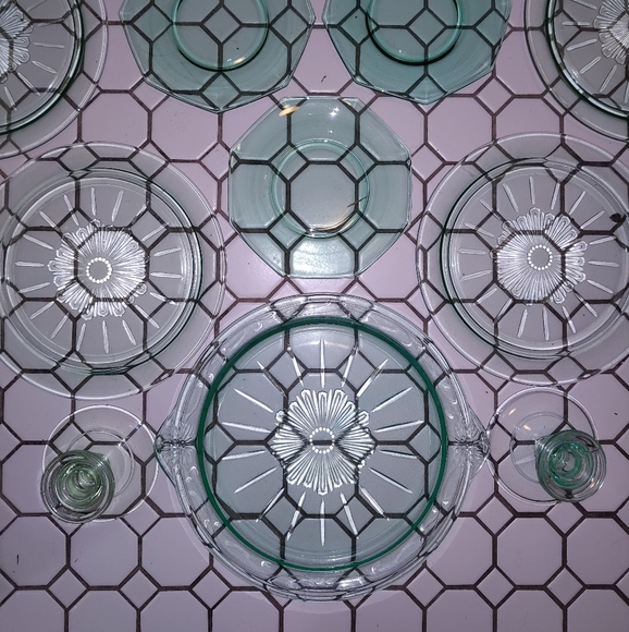 Uranium glass pieces - Picture 9 of 9